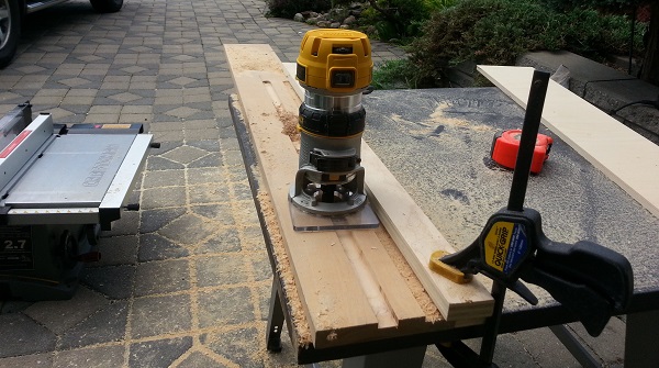 Building sliding pants rack by using router